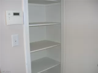 Photo #5: 2331012 Listing