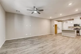 Photo #4: 2331015 Listing