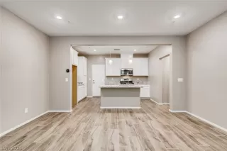 Photo #5: 2331015 Listing