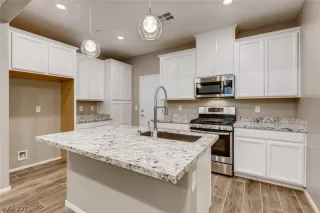 Photo #6: 2331015 Listing