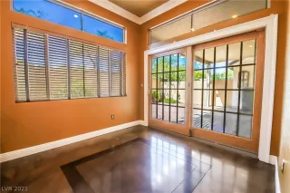 Photo #4: 2331019 Listing