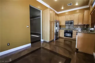 Photo #5: 2331019 Listing