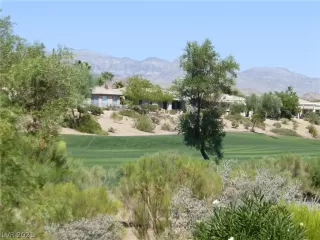 Photo #5: 2331038 Listing 