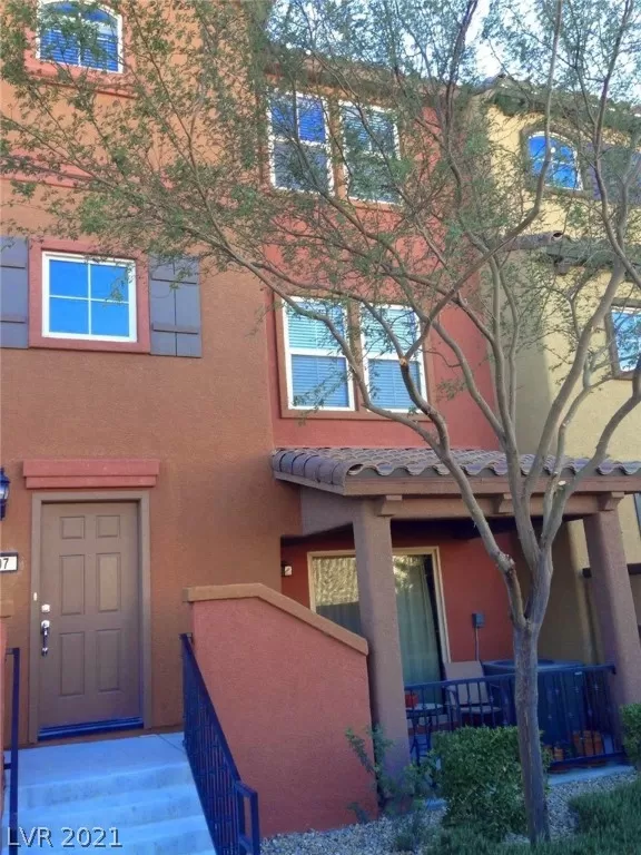 MLS: 2331040 Condo For Sale