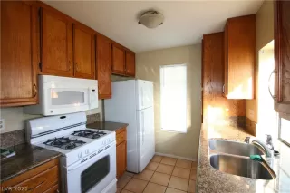 Photo #2: 2331060 Listing