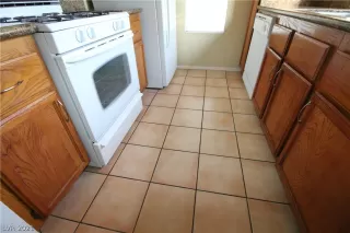 Photo #3: 2331060 Listing