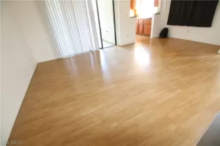 Photo #6: 2331060 Listing