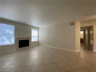 Photo #4: 2331070 Listing