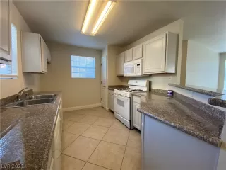 Photo #6: 2331070 Listing