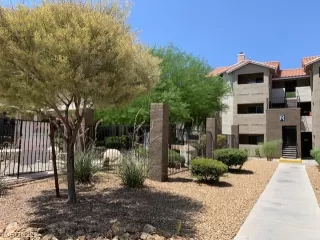 Photo #1: 2331095 Listing