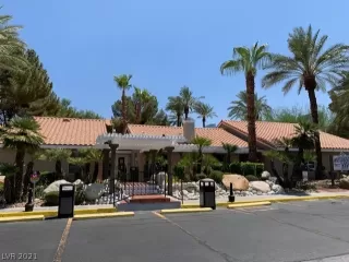 Photo #2: 2331095 Listing