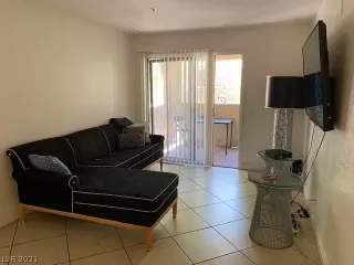 Photo #5: 2331095 Listing