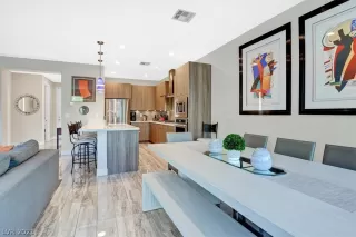 Photo #5: 2331117 Listing