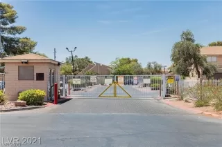 Photo #4: 2331122 Listing