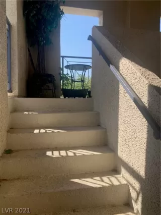 Photo #4: 2331137 Listing 