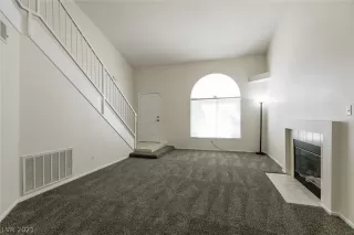 Photo #5: 2331143 Listing