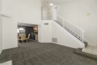 Photo #6: 2331143 Listing