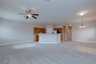 Photo #5: 2331207 Listing