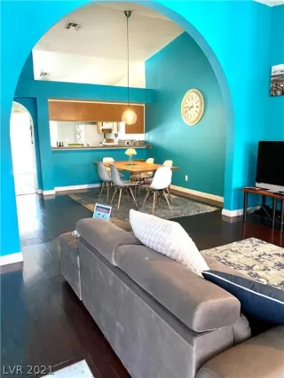 Photo #1: 2331211 Listing 