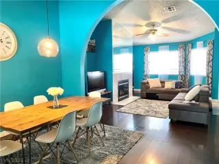 Photo #2: 2331211 Listing 