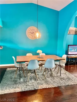 Photo #4: 2331211 Listing 