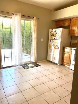 Photo #5: 2331211 Listing 