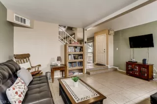 Photo #3: 2331235 Listing