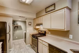 Photo #4: 2331235 Listing