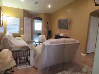 Photo #2: 2331243 Listing