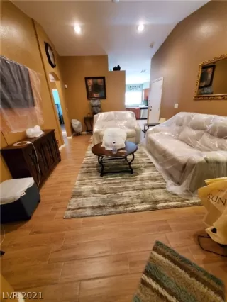 Photo #4: 2331243 Listing