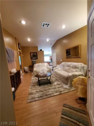 Photo #5: 2331243 Listing