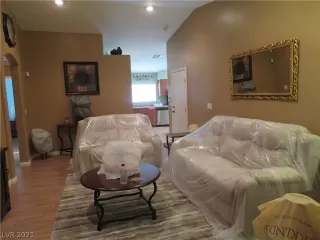 Photo #6: 2331243 Listing