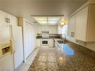 Photo #3: 2331256 Listing 