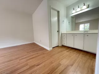 Photo #5: 2331256 Listing 