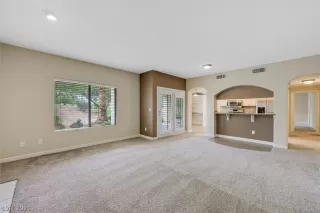 Photo #2: 2331261 Listing 