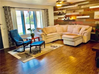 Photo #1: 2331327 Listing