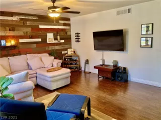 Photo #3: 2331327 Listing