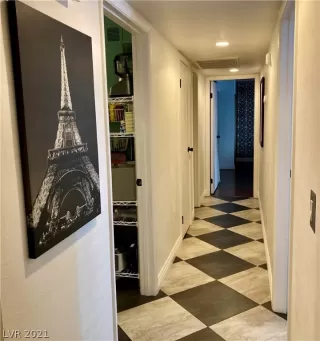 Photo #4: 2331327 Listing