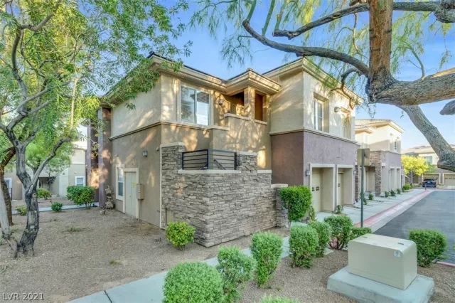 MLS: 2331328 Condo For Sale