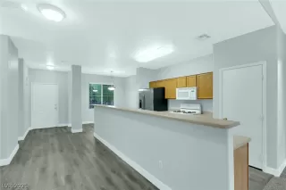 Photo #4: 2331328 Listing 