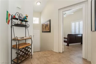 Photo #5: 2331346 Listing 