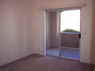 Photo #4: 2331361 Listing