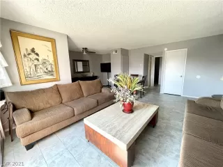 Photo #2: 2331374 Listing