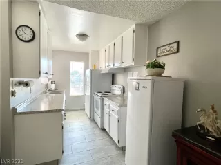 Photo #4: 2331374 Listing