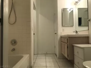 Photo #4: 2331379 Listing