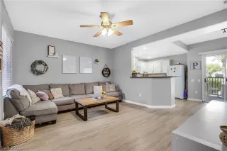 Photo #4: 2331393 Listing