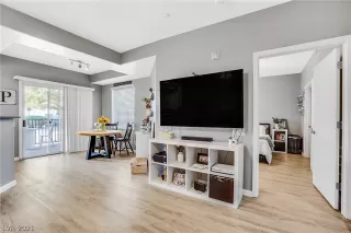 Photo #6: 2331393 Listing