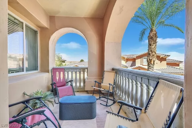 MLS: 2331426 Condo For Sale