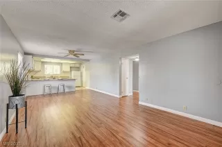 Photo #1: 2331429 Listing