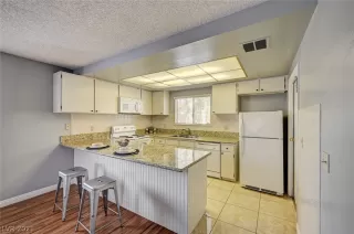 Photo #2: 2331429 Listing